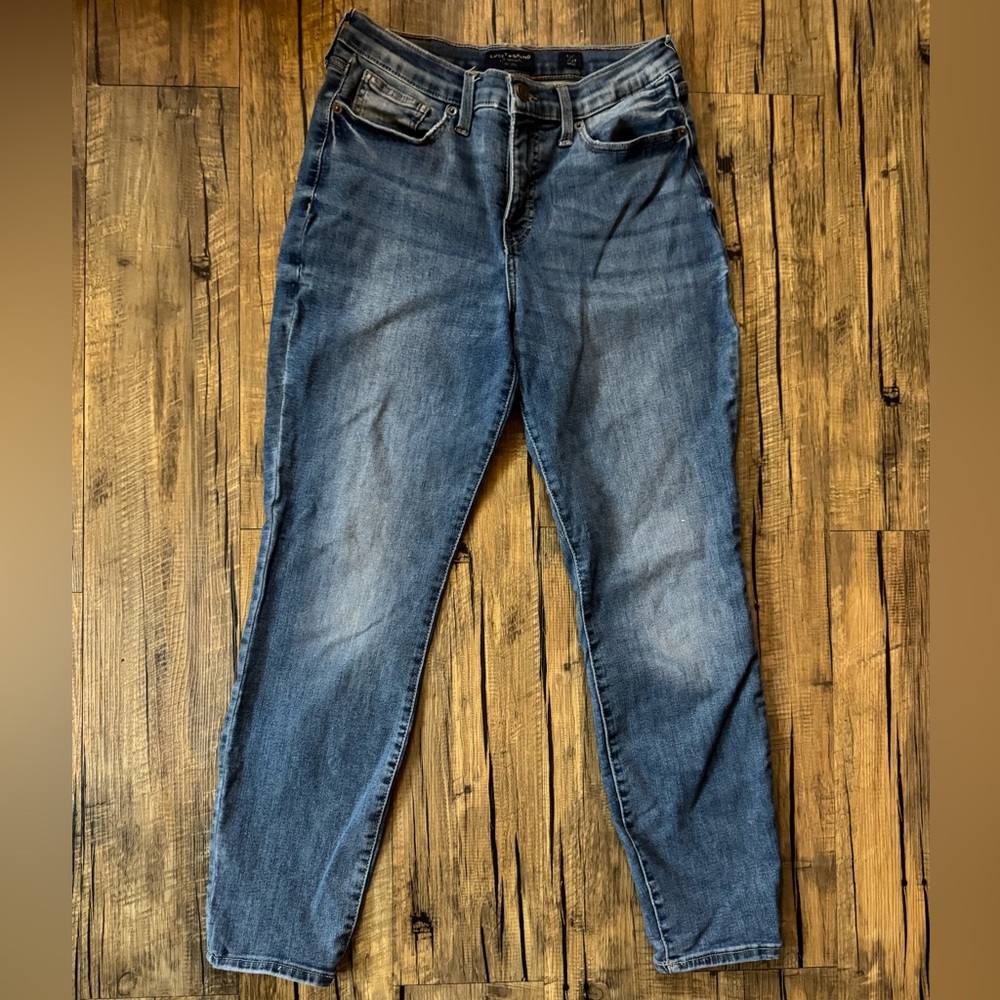 Lucky Brand mid rise skinny Ava. Size 8/29.